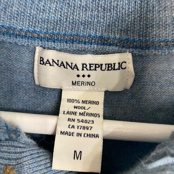 Banana Republic Factory Men’s Sz Medium Light Blue Merino Wool 3 Button Sweater - Picture 4 of 8